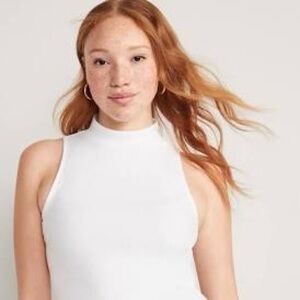 Old Navy Women's L Ribbed Mock Neck Sleeveless Top in White Lillies